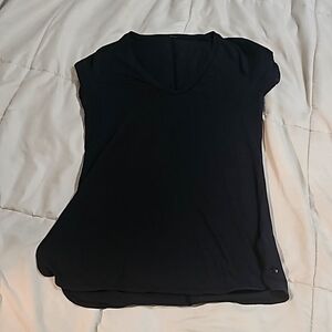 Lululemon Size 6 Black scoop tshirt